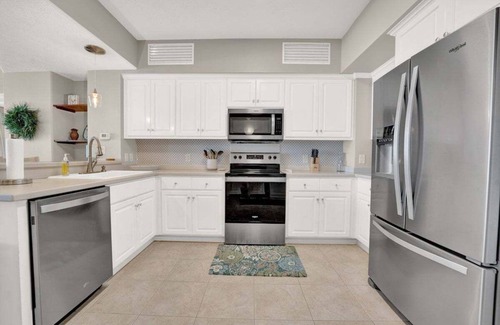 Thomas Drive House | Stunning Gulf Front Condo, Majestic Sunset Views from Private Balcony, Pool, Beach Access-Sleeps 6!
