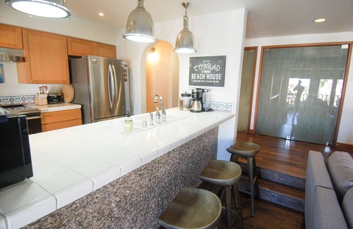 Avalon Condo | Stunning Hamilton Cove Condo with 6 Seat Golf Cart