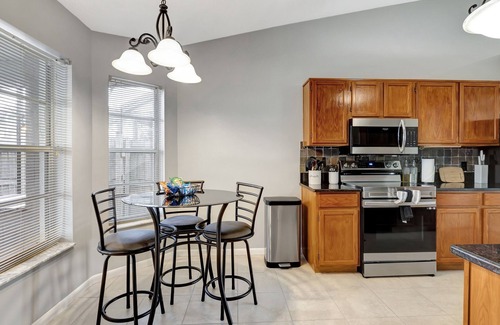 Providence Lakes House | Stunning Heated Pool House for 10 in Brandon, FL