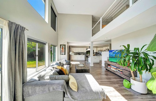 Los Angeles County House | Stunning Hilltop 5BR W/View & Hot Tub!