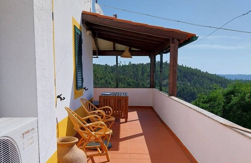 Tomar Villa | Stunning Hilltop Views Orchard, Pool & Serenity