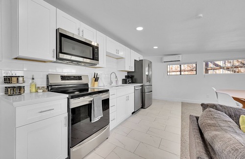 Eiber House | Stunning Home Close to Downtown, Skiing & Red Rocks