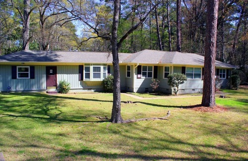 Tougaloo House | Stunning Home In A Leafy And Quiet Neighborhood