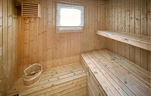 Oystre Slidre House | Stunning Home In Beitostølen With Sauna