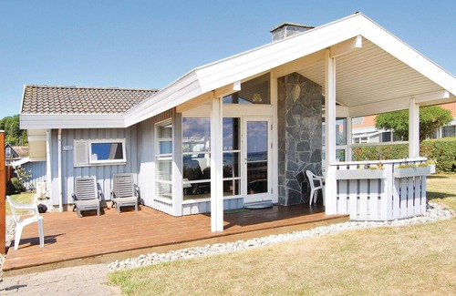 Bjert House | Stunning home in Bjert with kitchen