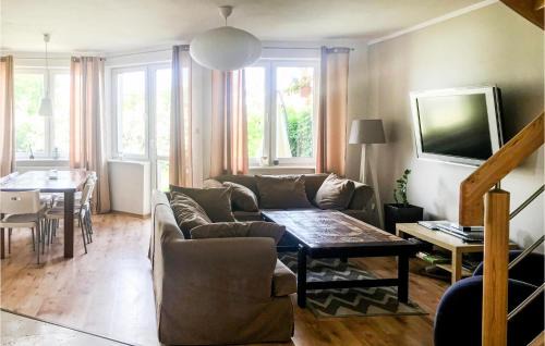 Darlowko House | Stunning Home In Darlowo With Wifi