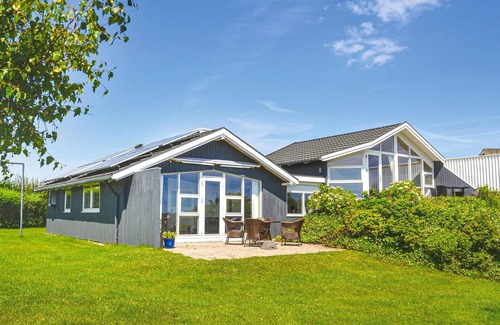 Egsmark Strand House | Stunning home in Ebeltoft with sauna