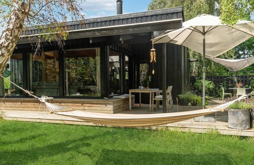 Øer Strand House | Stunning home in Ebeltoft with kitchen