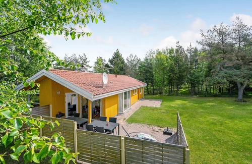 Torup Strand House | Stunning home in Fjerritslev with WiFi