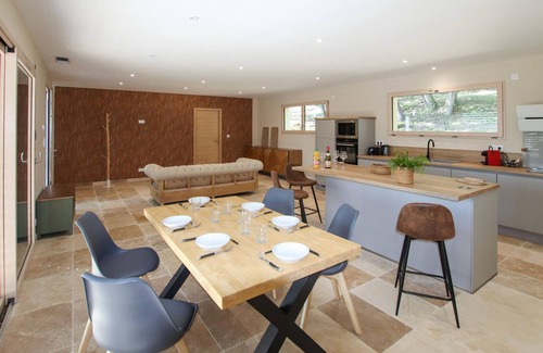 Suze-la-Rousse House | Stunning home in Suze la Rousse