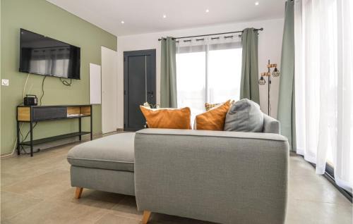 Salavas House | Stunning Home In Vallon-Pont-D'arc