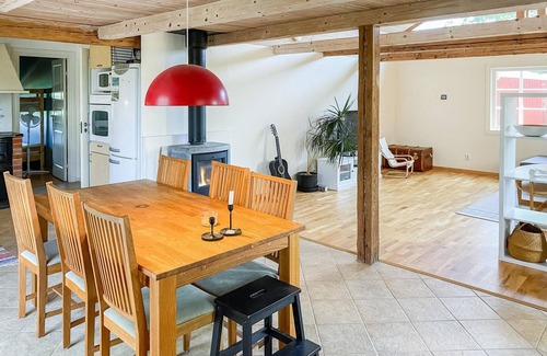 Kalmar House | Stunning home in Kalmar with kitchen
