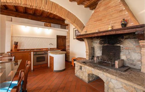 Mazzolla House | Stunning Home In Mazzolla With Wifi