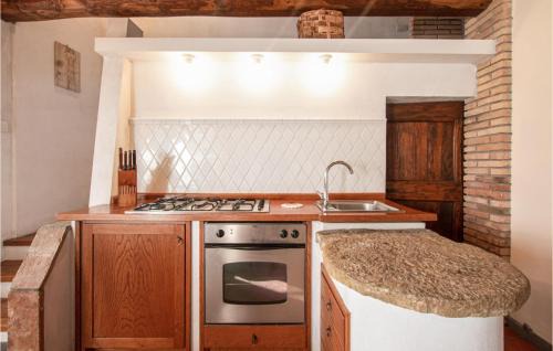 Mazzolla House | Stunning Home In Mazzolla With Wifi