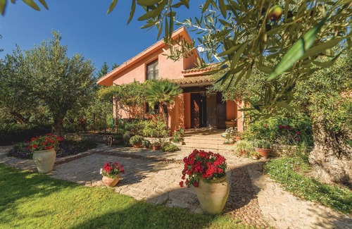 Contrada Fiori Sud House | Stunning home in Menfi AG with kitchen