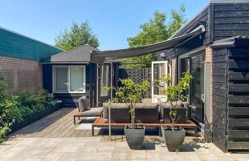 Noordwijkerhout House | Stunning home in Noordwijk with WiFi