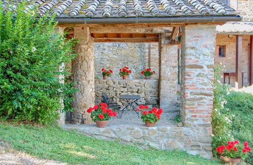 Paciano House | Stunning home in Paciano with kitchen