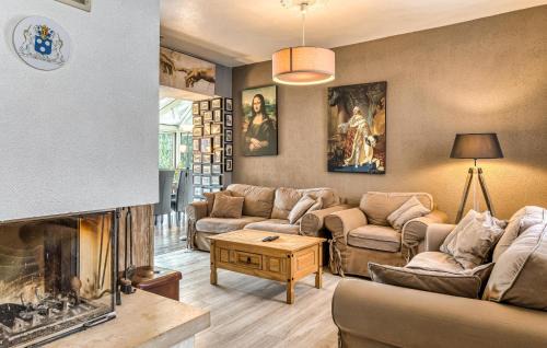 Torcy-le-Grand House | Stunning Home In Torcy-Le-Grand