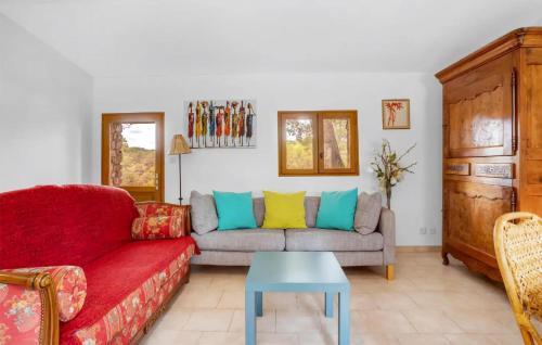 Taradeau House | Stunning Home In Taradeau With Kitchen