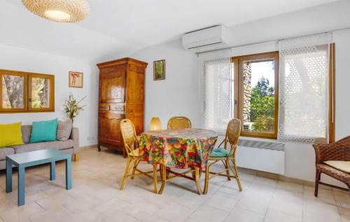 Taradeau House | Stunning Home In Taradeau With Kitchen