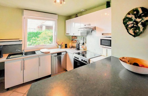 Teteghem House | Stunning home in Teteghem with WiFi