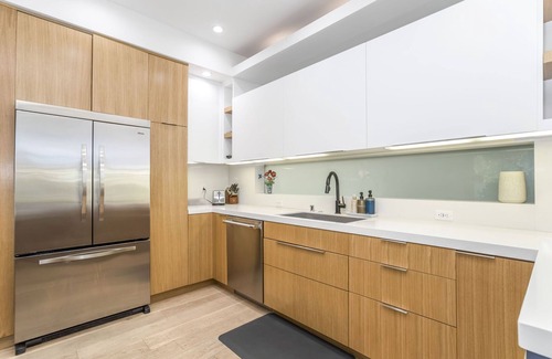 Beverly Grove House | Stunning home in the heart of West Hollywood w/private rooftop spa!