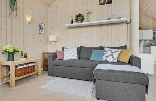 Marielyst House | Stunning home in Væggerløse with WiFi