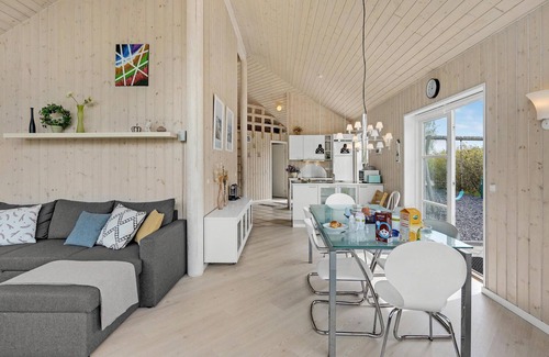 Marielyst House | Stunning home in Væggerløse with WiFi