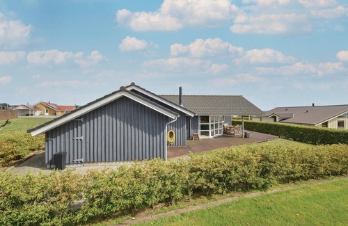 Vinderup House | Stunning home in Vinderup with kitchen