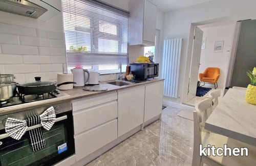 West Thurrock House | Stunning home near CentralLondon, Ideal for Groups