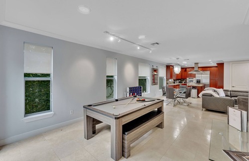Victoria Park House | Stunning Home W/Pool Min to Beach Walk to Las Olas