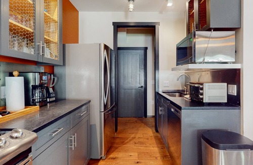 Taos Ski Valley House | Stunning home w/views to Kachina Peak, private W/D, ski-in/out access