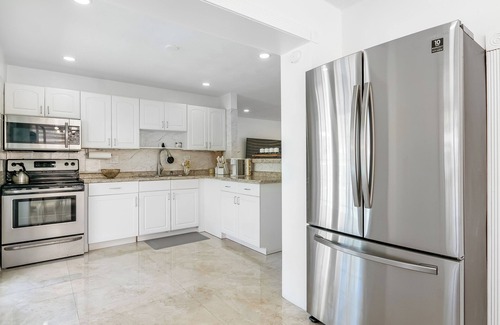 Pompano Beach House | Stunning Home with a HEATED POOL 4 miles to the beach!