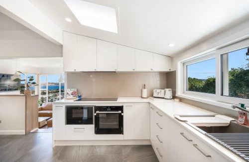 Bellerive House | Stunning Home with River Views