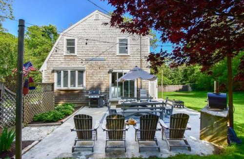 Brewster House | Stunning Home with Wet Bar Dog Welcome!