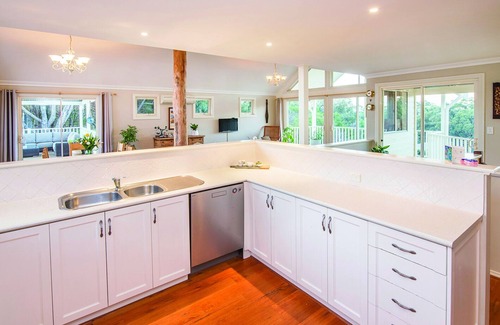 Yallingup Siding House | STUNNING HOME YALLINGUP. BEAUTIFUL SURROUNDINGS. WALK IN AND RELAX