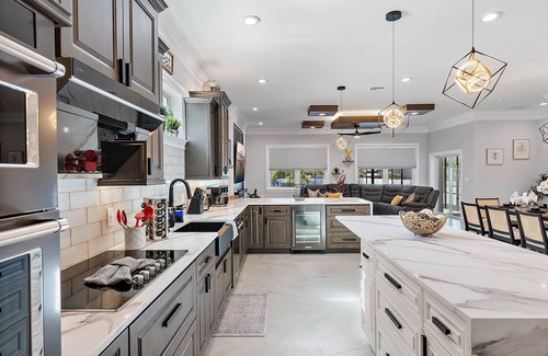 Pinellas Park House | Stunning house in Pinellas Park - Pool Heat Avail