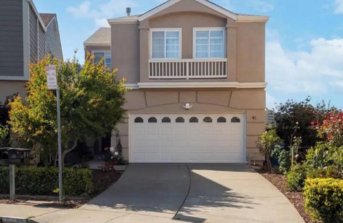 Bayshore Heights House | Stunning house with views and oasis garden