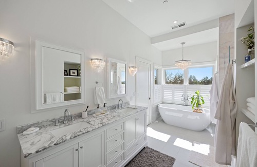 Angwin House | Stunning Howell Mountain Estate: 30-Day Minimum