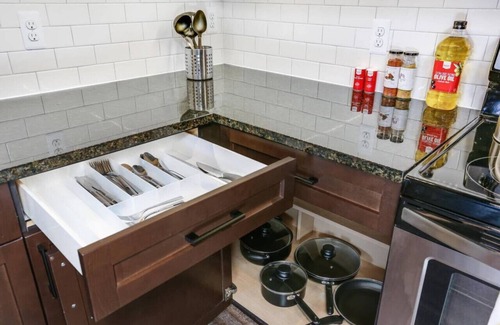Detroit Apartment | Stunning Huge Vintage Loft Minutes From Downtown