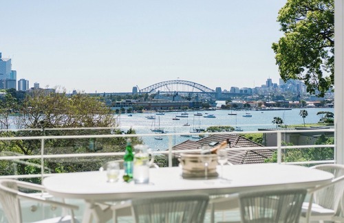 Darling Point Apartment | Stunning in Darling Point with Sydney Harbour Views