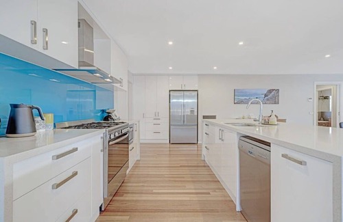 Surf Beach House | Stunning Indoor-Outdoor, 4 bed-2 bath Family Home
