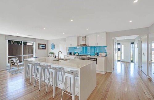 Surf Beach House | Stunning Indoor-Outdoor, 4 bed-2 bath Family Home