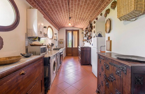 Castiglione del Lago Villa | Stunning private villa for 14 guests with private pool, WIFI, TV and patio, close to Montepulciano