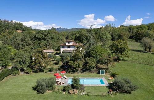 Cicogna Villa | Stunning private villa for 10 people with A/C, WIFI, private pool, TV and pets allowed