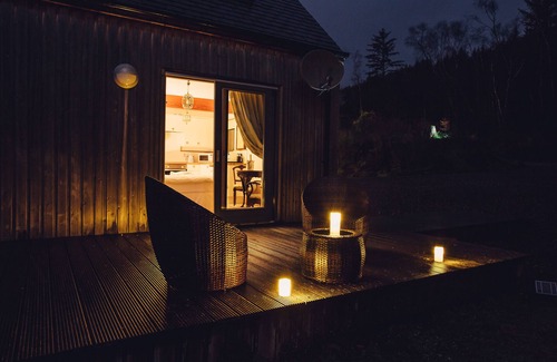 Mallaig Apartment | Stunning Knoydart Studio, Best Hot Tub View for 2, E-Bike Hire & Pet Friendly