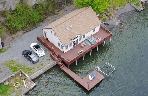 King Ferry House | Stunning Lake House Right On The Water - Huge Deck, Amazing Views And Sunsets