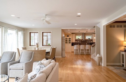 South Haven House | Stunning Lake Michigan Home w Pool