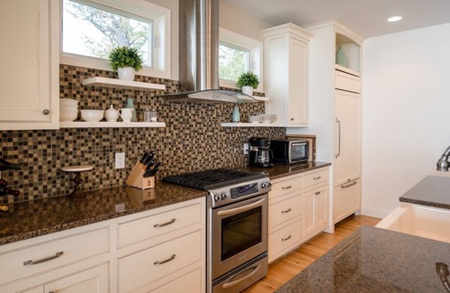 South Haven House | Stunning Lake Michigan Home w Pool