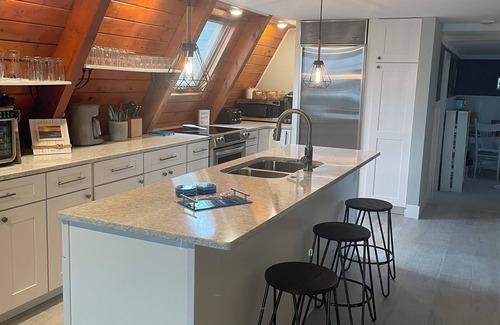 Shelby Ski Chalet | STUNNING LAKE MICHIGAN FRONTAGE- 5-bedroom A-FRAME, close to Silver Lake Dunes!